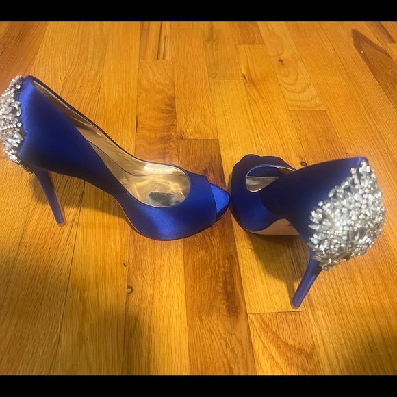 Blue heels with rhinestone decor on the back - Picture 1 of 3